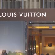 LOUIS VUITTON　新宿店