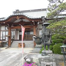 昭和49年に再建された本尊。