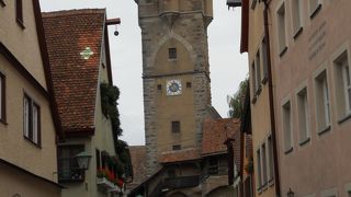 城壁の北西部にある門です