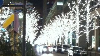 落ちついた色合いのイルミネーション