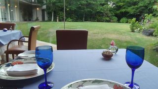 新緑のガーデンレストラン