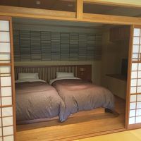 ベッドルーム。テレビあり