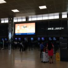 搭乗カウンター付近