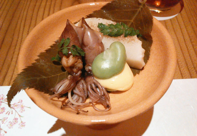 京都らしい繊細で手の込んだお料理が落ち着いて頂ける