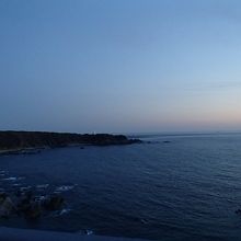 北側から灯台方面を眺める