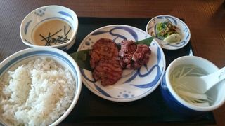 牛タンと麦飯とろろが最高！