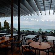 レマン湖を見下ろす、オリンピック博物館のカフェ