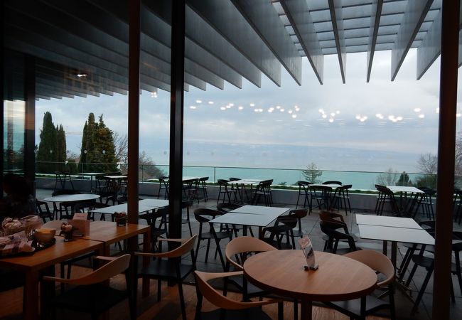 レマン湖を見下ろす、オリンピック博物館のカフェ