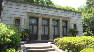 旧渋沢庭園内に建つ大正の洋館