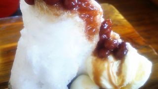 沖縄ぜんざいとかわいいやちむんのお店