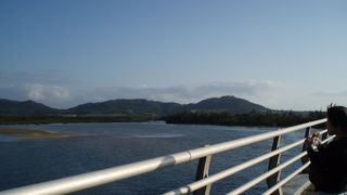 名蔵湾を一望できます。