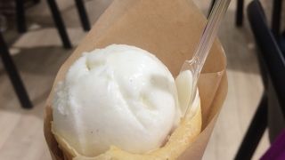 心斎橋筋商店街でクレープ