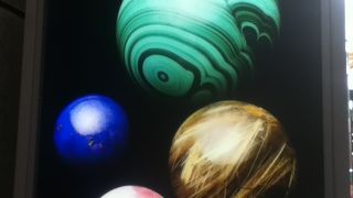 銀座すずらん通りの天然石の専門店