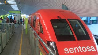 セントーサ島へ急ぐ人には早くて便利
