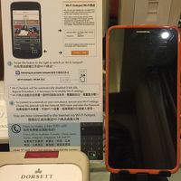 宿泊中使い放題のスマホ、しかも持ち出しOKです