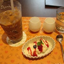 デザートとアイスコーヒー