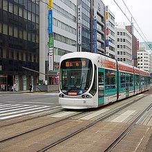 広島の街を走る路面電車です。