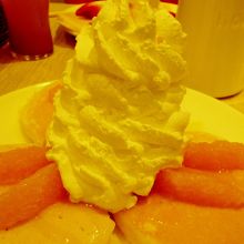 期間限定のオレンジのパンケーキ。