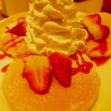 いちごのパンケーキ。
