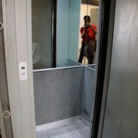 EVめっちゃ狭い。二人で一杯。荷物は2回に分けて。