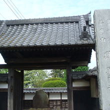 本丸の跡にはお寺さんが。