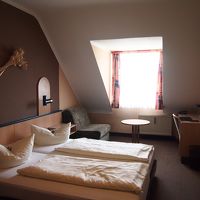 部屋の広さはふつう。　ちょっとイメージ的に暗い…