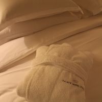 バスローブをはじめ寝具類が高級でとても心地よかったです。