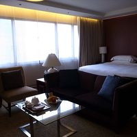 ベッドルーム、質感が良い。