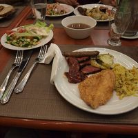 バイキング形式の夕食です。