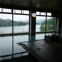 大浴場。左側は寝湯です。