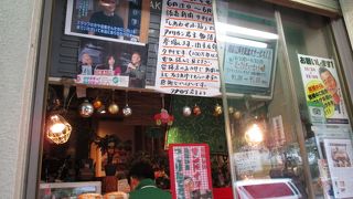 並ばないと食べられない巨大サンドイッチのお店