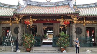 シンガポール最古の中国寺院、Maxwell Food Center から歩いていける