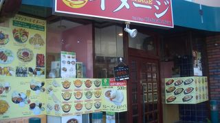 色々なアジア料理を提供するインド料理店（イメージ）