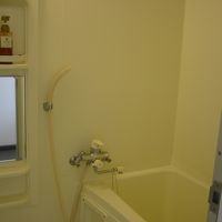 浴室はトイレ・洗面所と分かれている