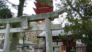 小さな神社ですが重要文化財に指定されています