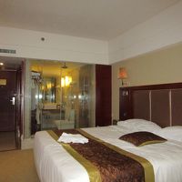 ベッドルームとシャワールーム