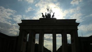 馬の塑像が素敵です