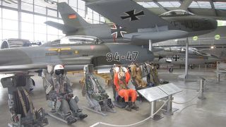 お城の隣の基地について。飛行機の歴史がここに。