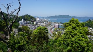 鳥羽湾を眼下に見下ろす絶好のロケーション