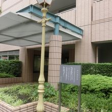 明石小隣のマンション前にもガス灯柱がある