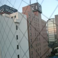 αー１と並んでいます白い建物です。