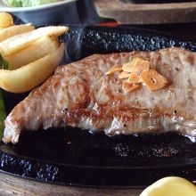 よく焼でも、切って食べたらジューシーかつやわらか〜