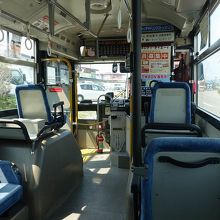 バスの車内。すいてます。