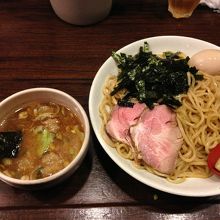 ホルモンつけ麺ですが、しつこくなくて美味しいです！