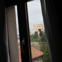 部屋の窓からアルカサルが見えました