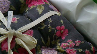 やや小さ目のクッションがお安く＠御殿場ローラアシュレイ