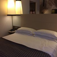 ブラウン系でまとまった清潔な室内