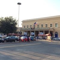ボローニャ駅の真ん前です