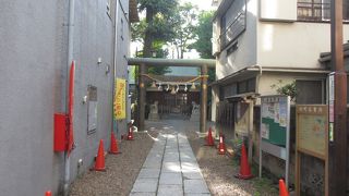 わかりにくい場所にあります