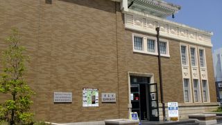 駅前の立派な建物